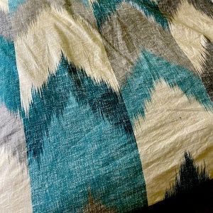 King size comforter and pillow shams set